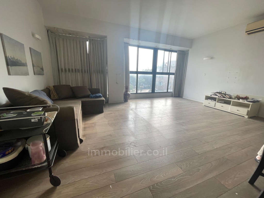 Apartamento 3 cômodos Tel Aviv Lev Tel-Aviv 828-IBL-133