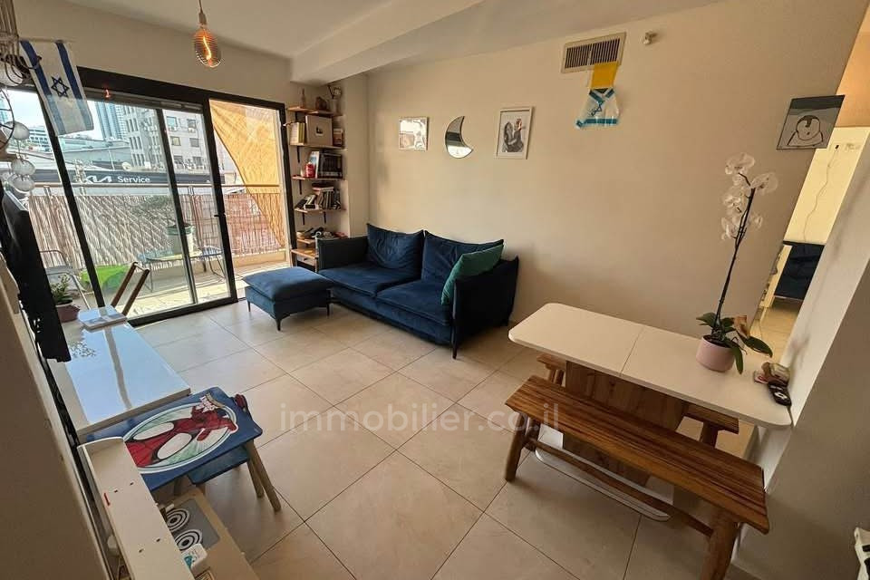 Apartamento 4 cômodos Tel Aviv Montifiory 828-IBL-134
