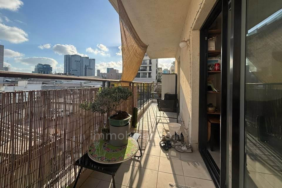 Apartamento 4 cômodos Tel Aviv Montifiory 828-IBL-134