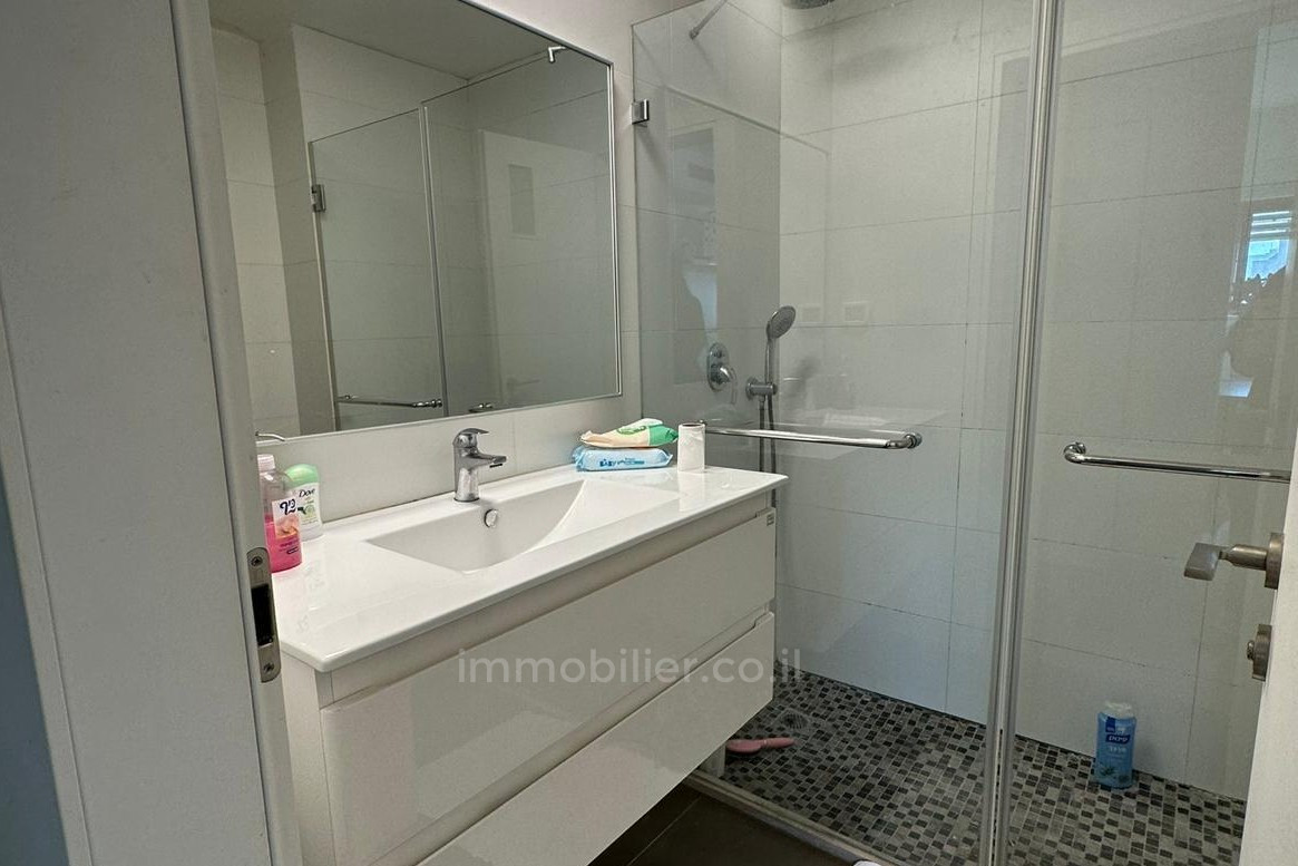 Apartamento 4 cômodos Tel Aviv Lev Tel-Aviv 828-IBL-136