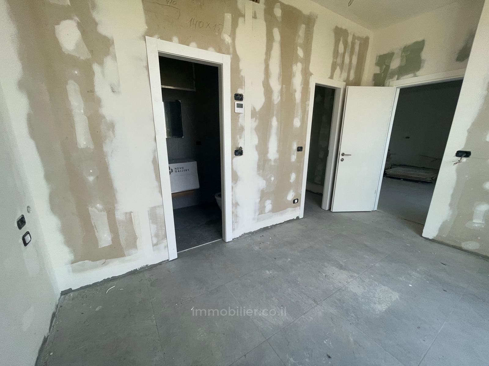 Apartamento 3 cômodos Tel Aviv Kikar Hamedina 828-IBL-137