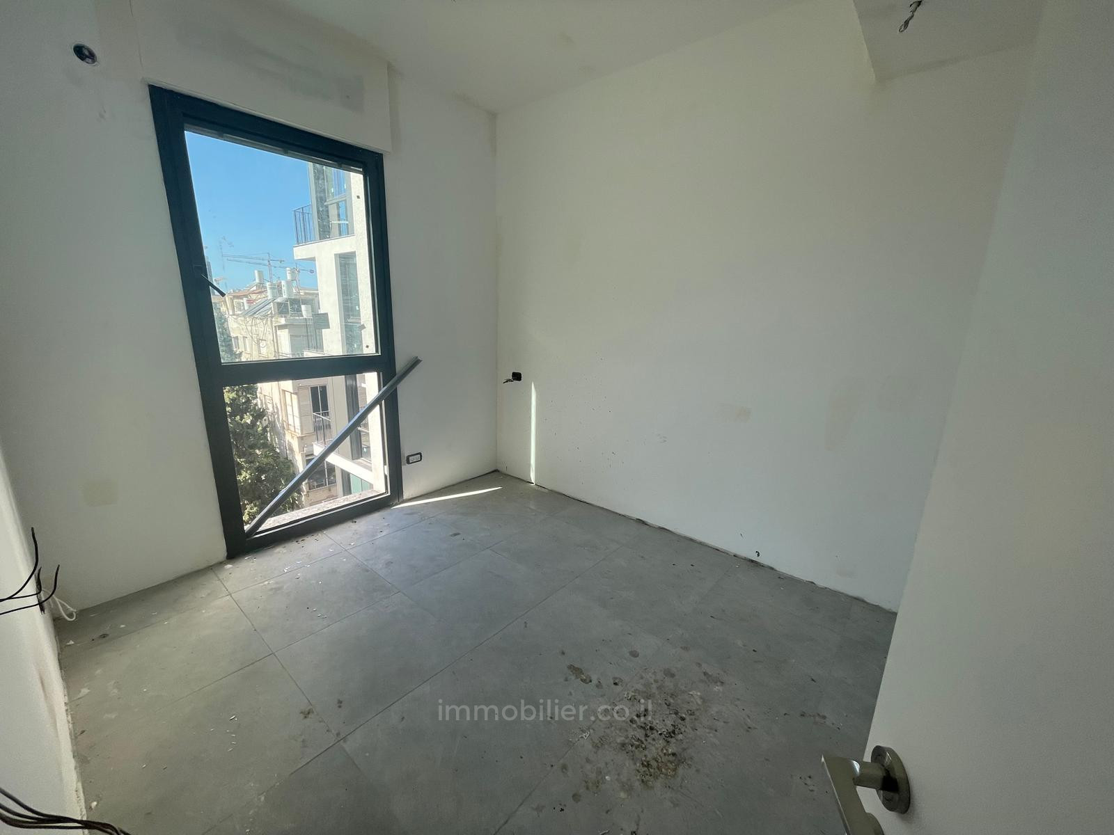 Apartamento 3 cômodos Tel Aviv Kikar Hamedina 828-IBL-137