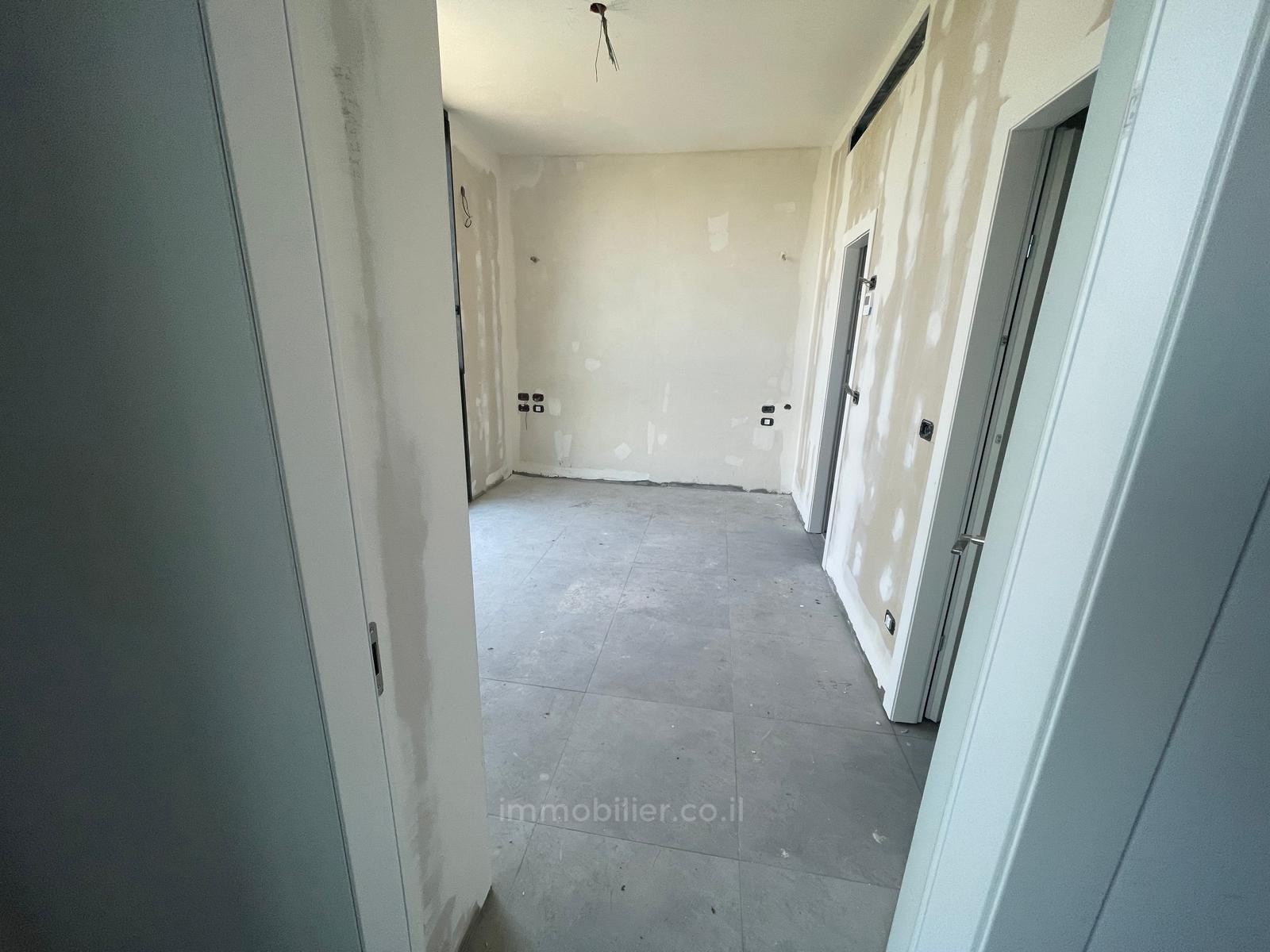 Apartamento 3 cômodos Tel Aviv Kikar Hamedina 828-IBL-137