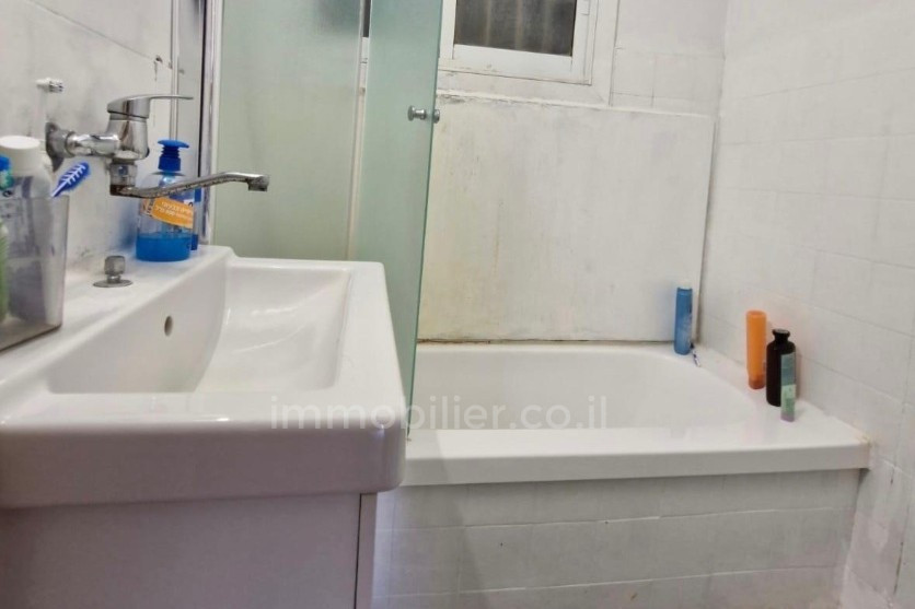 Apartamento 3 cômodos Tel Aviv Lev Tel-Aviv 828-IBL-149