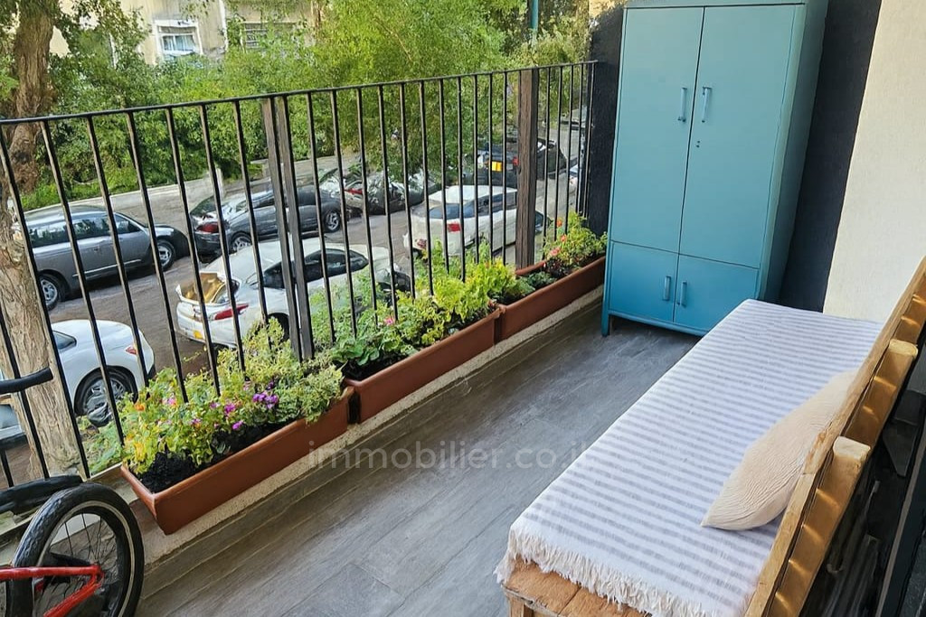 Apartamento 3 cômodos Tel Aviv Região marítima ao Norte 828-IBL-165