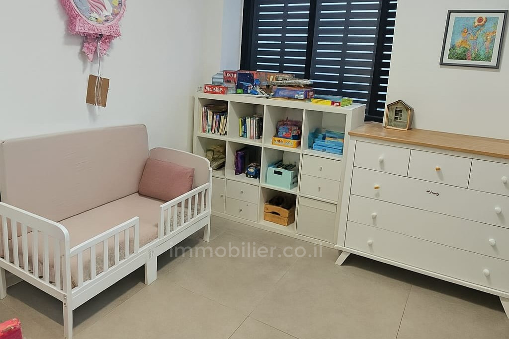Apartamento 3 cômodos Tel Aviv Região marítima ao Norte 828-IBL-165