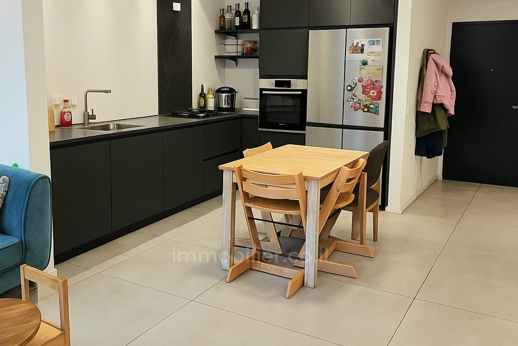 Apartamento 3 cômodos Tel Aviv Região marítima ao Norte 828-IBL-165