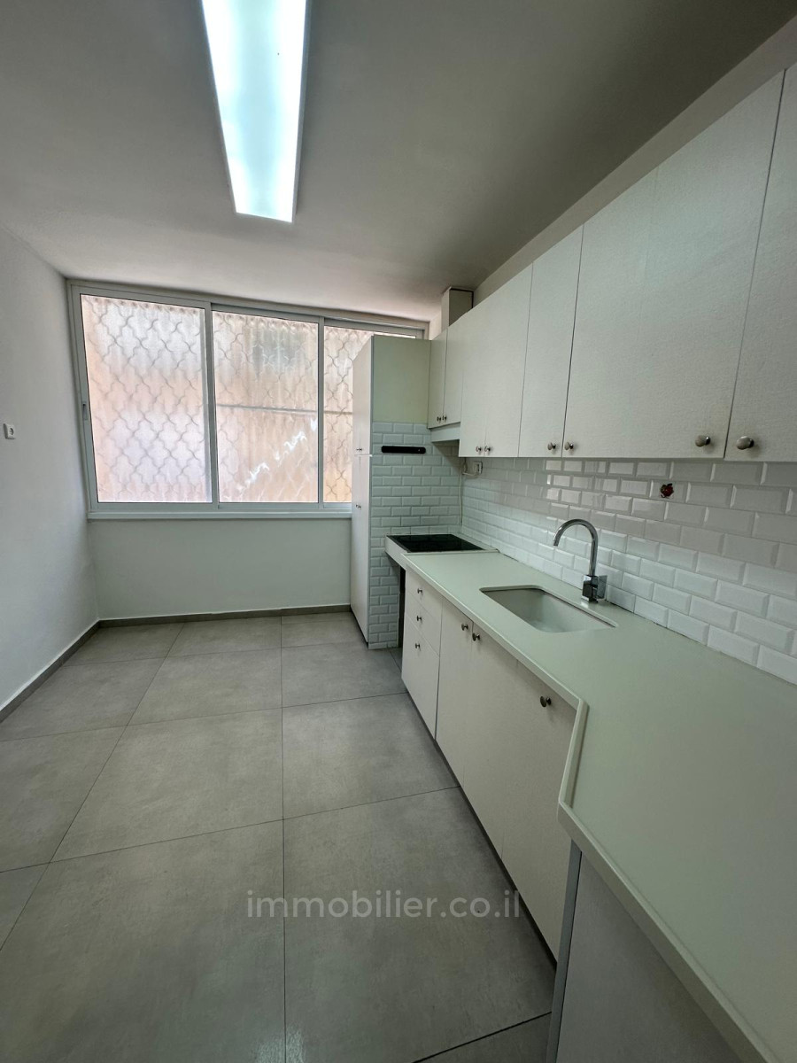 Apartamento 2.5 cômodos Bat yam Bat yam 828-IBL-80