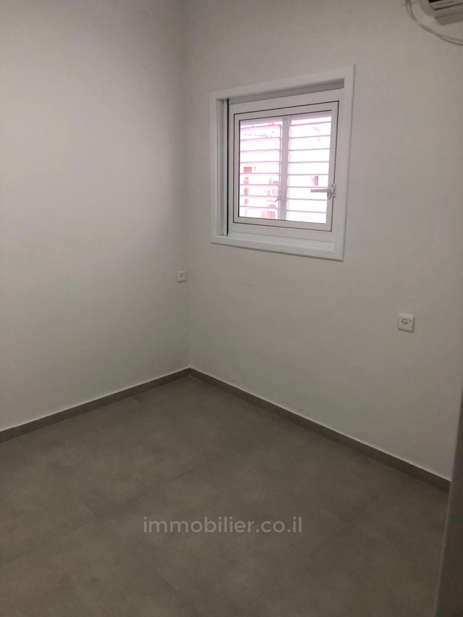 Apartamento 2.5 cômodos Bat yam Bat yam 828-IBL-80