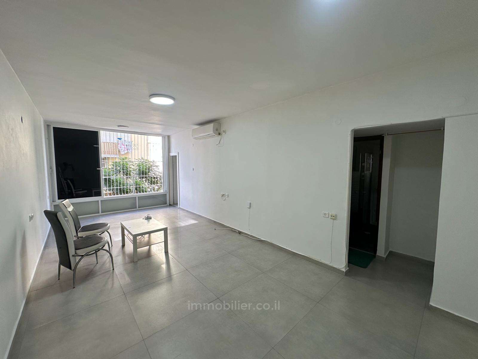 Apartamento 2.5 cômodos Bat yam Bat yam 828-IBL-80