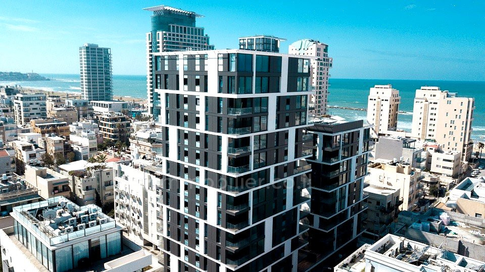 Apartamento 3 cômodos Tel Aviv Primeira linha de mar 833-IBL-6