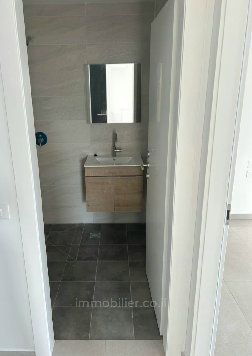 Apartamento 3 cômodos Tel Aviv Bazel 854-IBL-13