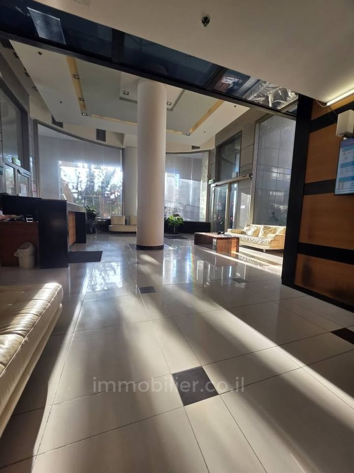 Apartamento 4 cômodos Netanya Kikar 854-IBL-16