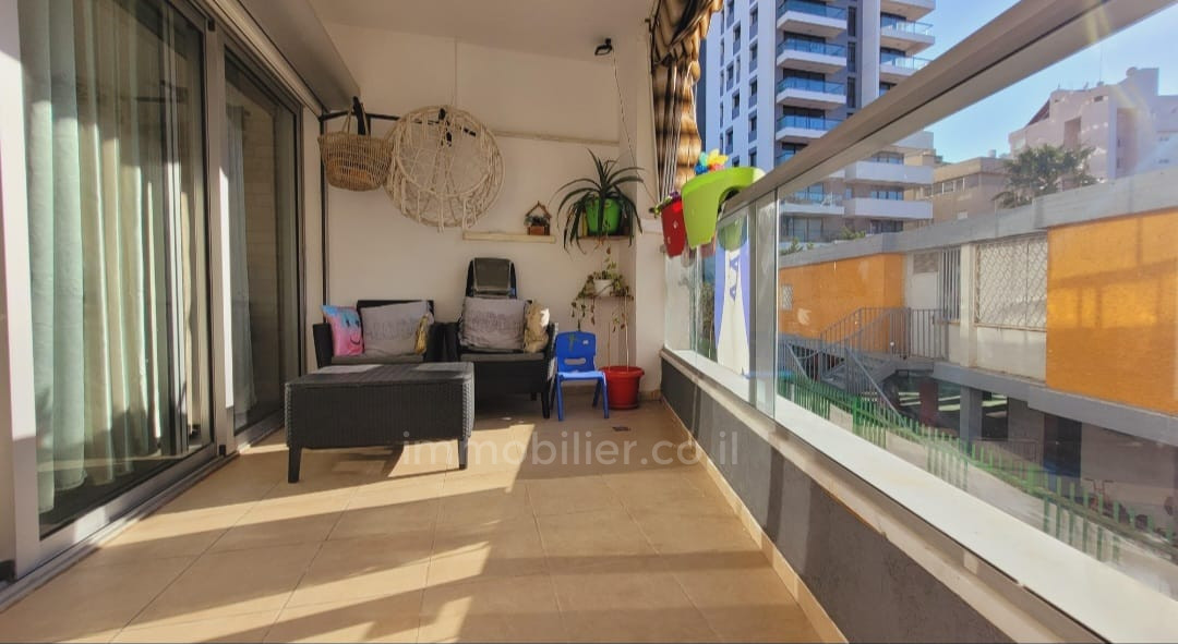 Apartamento 3 cômodos Bat yam Nord-Ouest 854-IBL-4