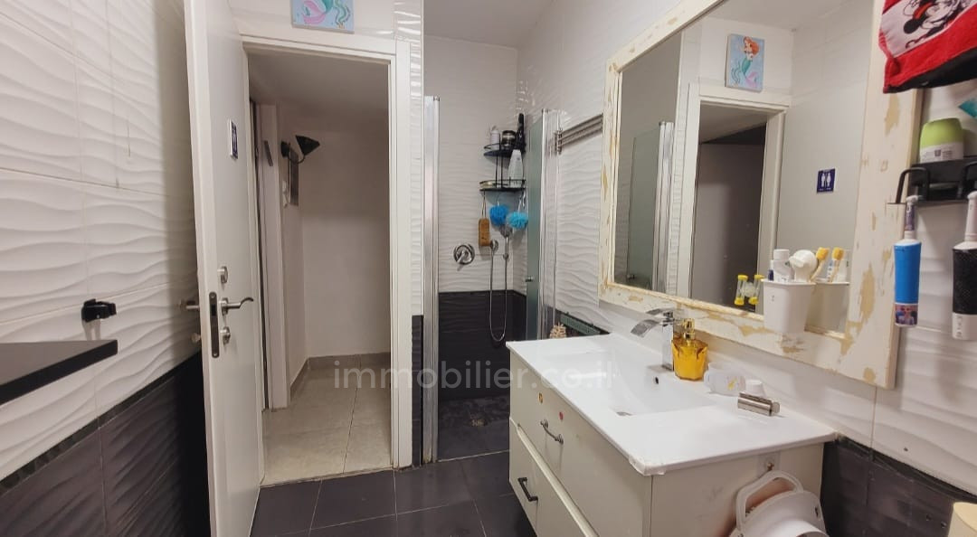 Apartamento 3 cômodos Bat yam Nord-Ouest 854-IBL-4