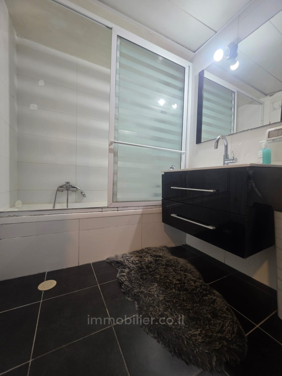 Apartamento 4 cômodos Bat yam Centro da cidade 854-IBL-6